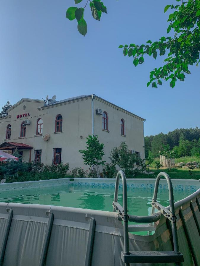 Hotel Kakhaberi Tetritskaro Екстериор снимка