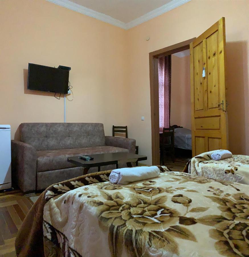 Hotel Kakhaberi Tetritskaro Екстериор снимка
