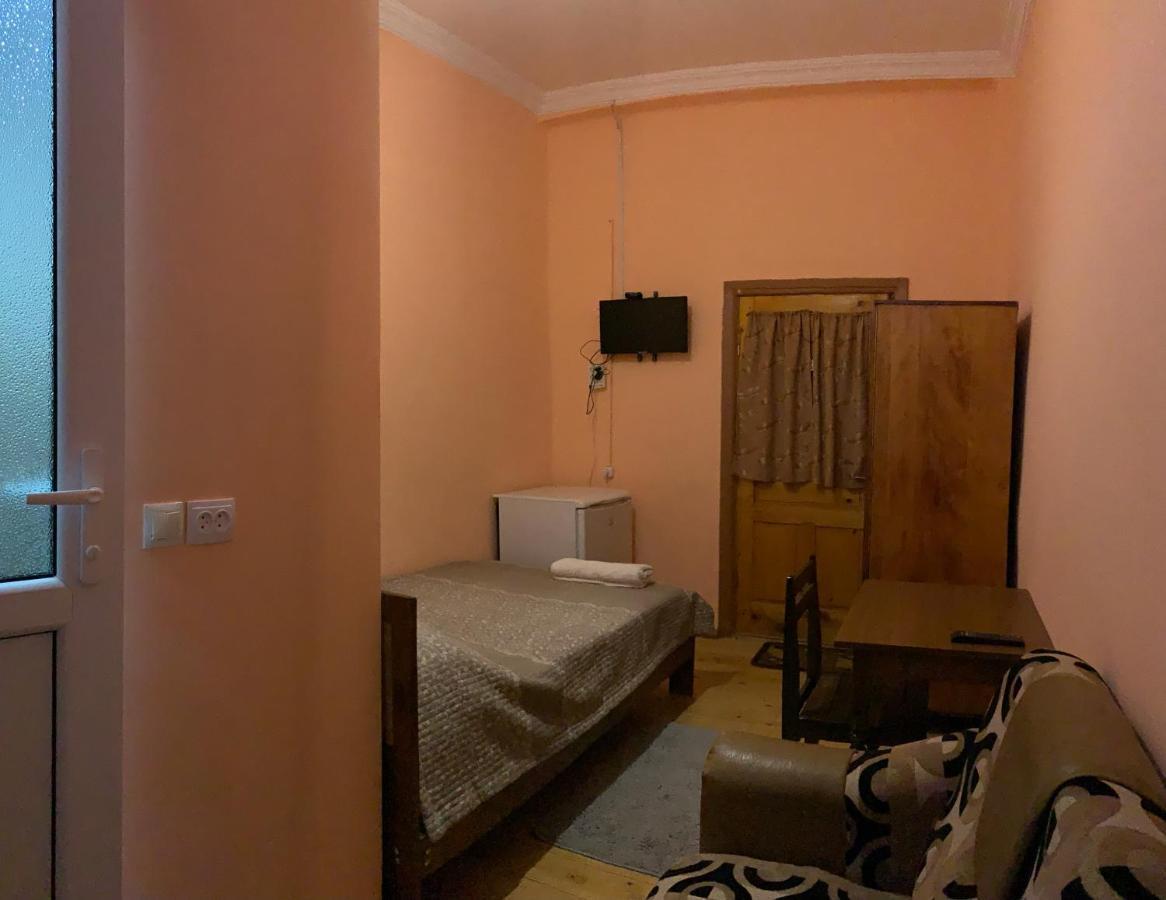 Hotel Kakhaberi Tetritskaro Екстериор снимка