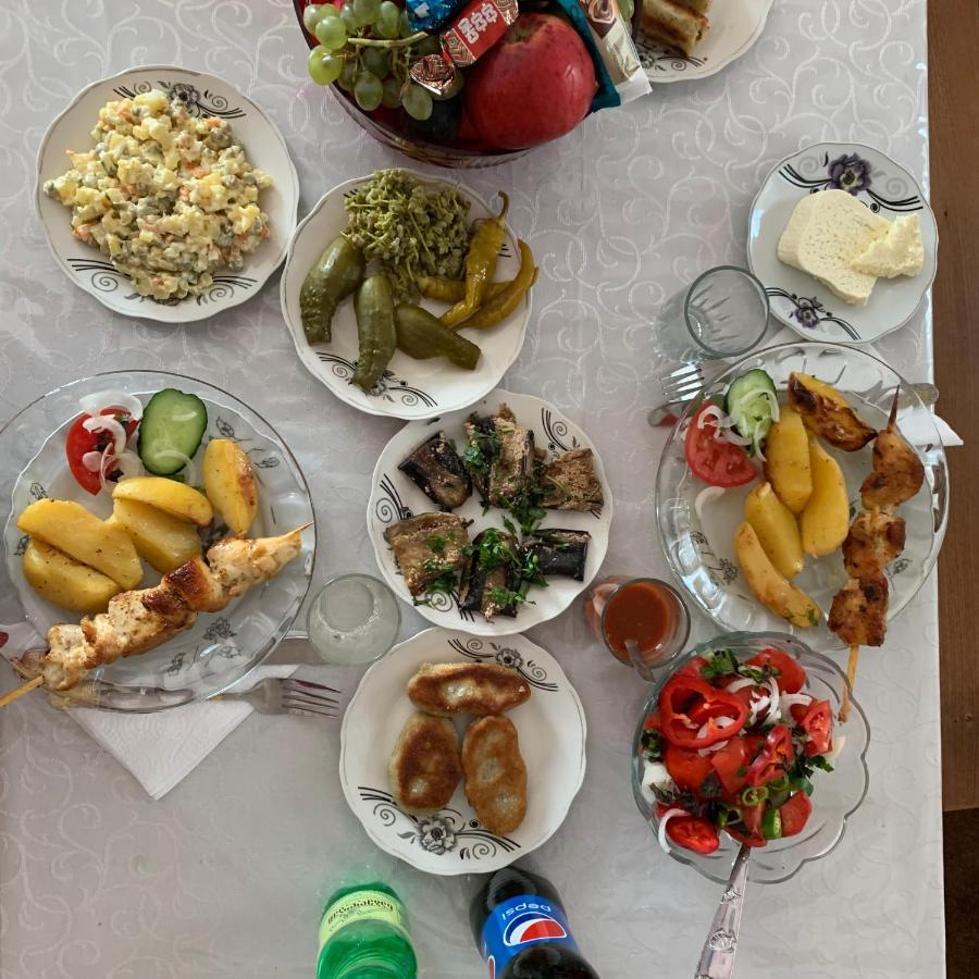 Hotel Kakhaberi Tetritskaro Екстериор снимка