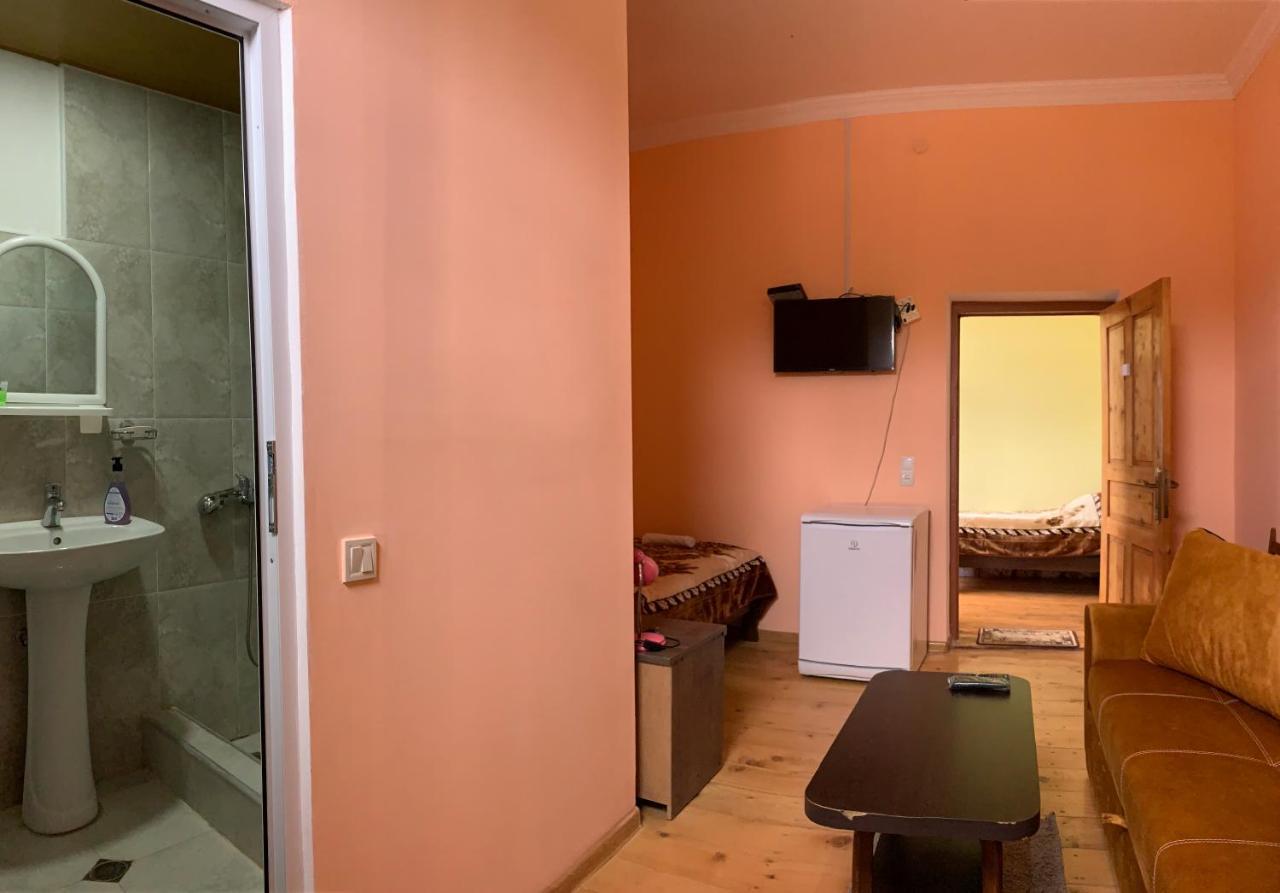 Hotel Kakhaberi Tetritskaro Екстериор снимка