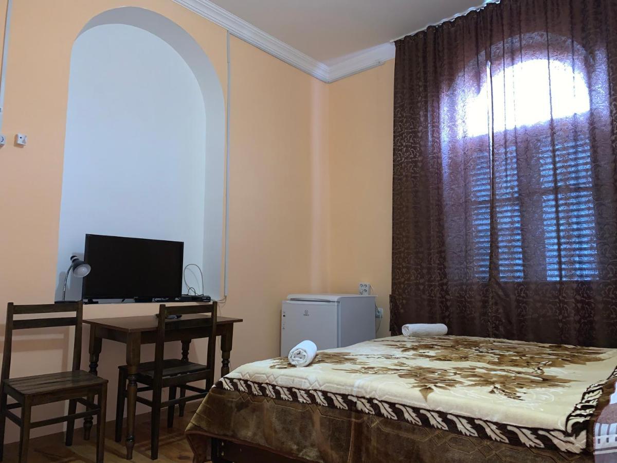 Hotel Kakhaberi Tetritskaro Екстериор снимка