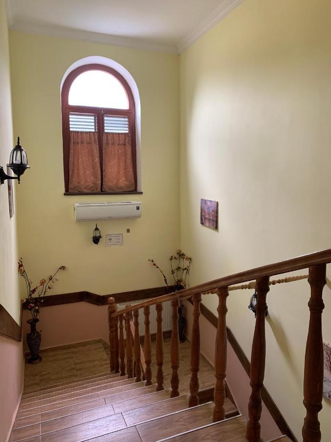 Hotel Kakhaberi Tetritskaro Екстериор снимка