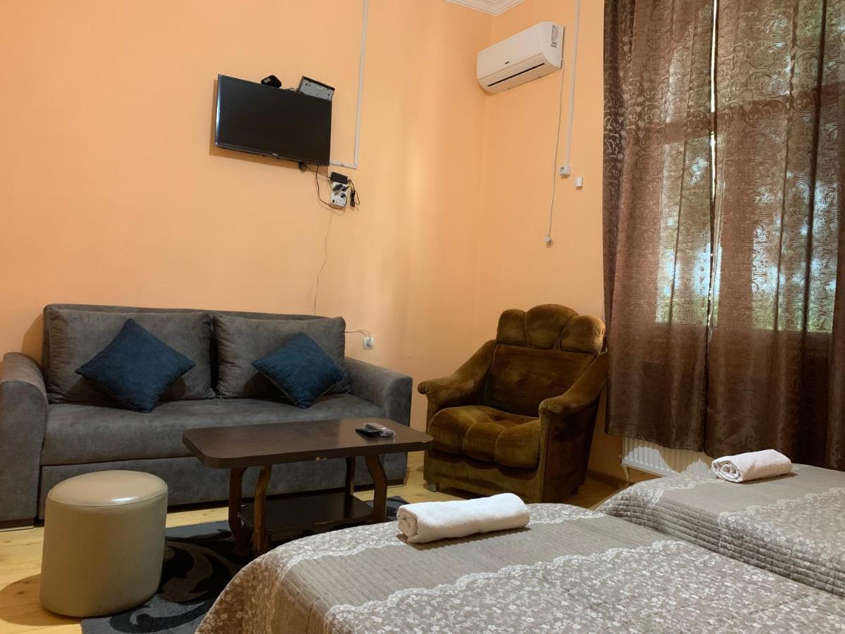 Hotel Kakhaberi Tetritskaro Екстериор снимка