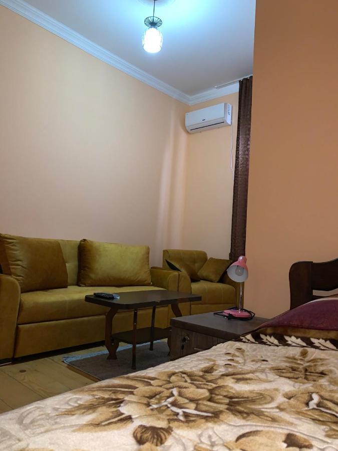 Hotel Kakhaberi Tetritskaro Екстериор снимка