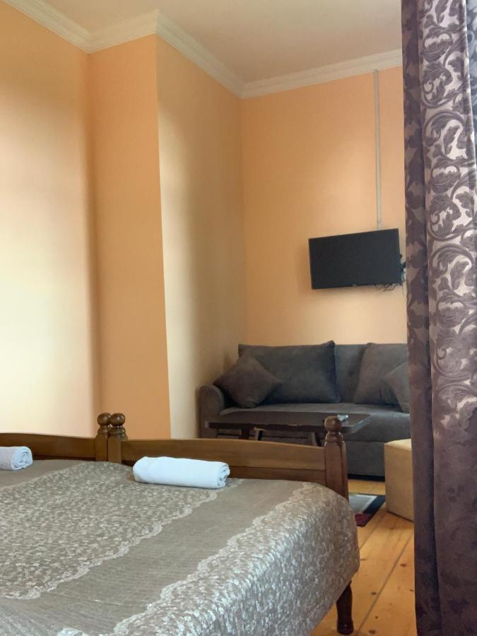 Hotel Kakhaberi Tetritskaro Екстериор снимка