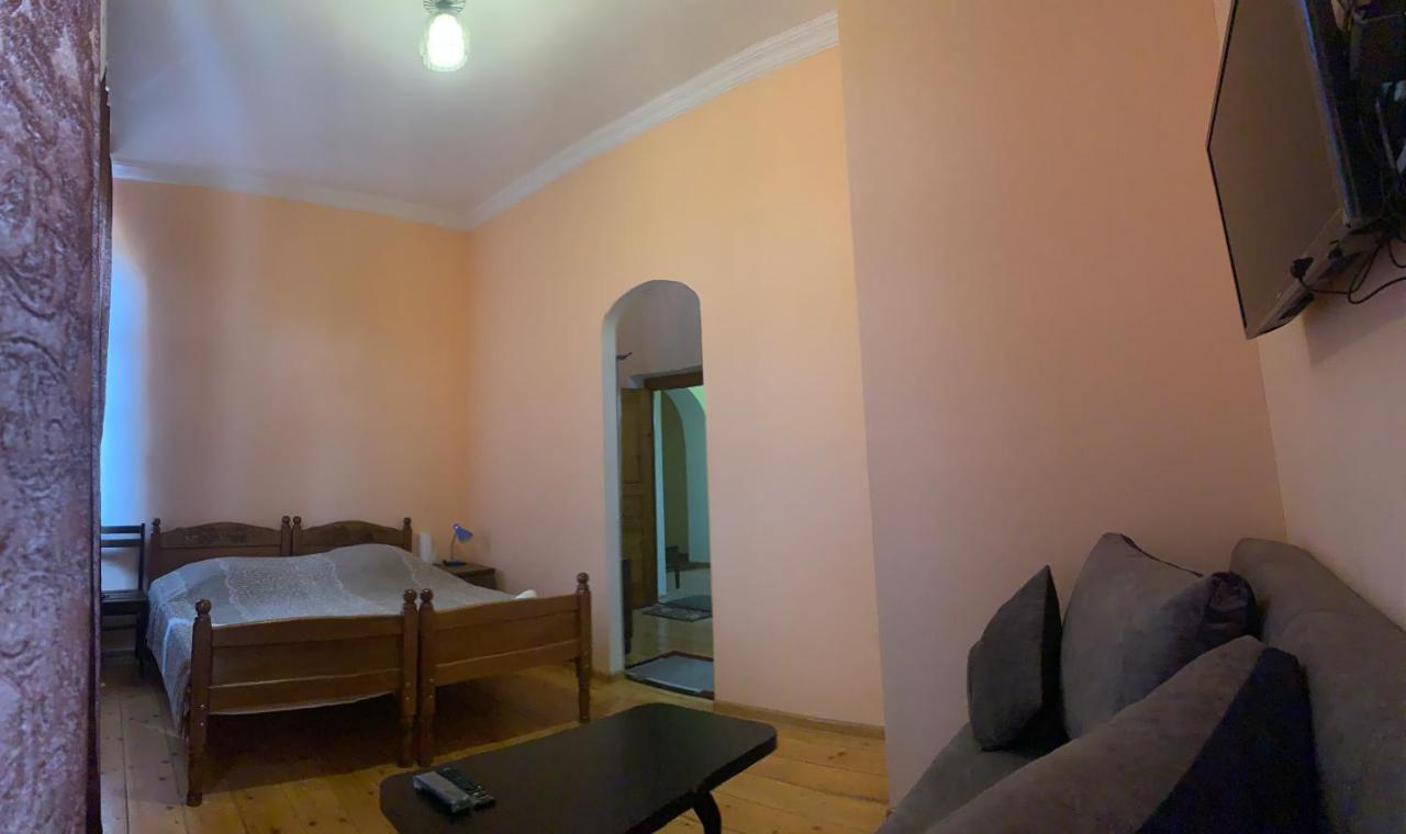 Hotel Kakhaberi Tetritskaro Екстериор снимка