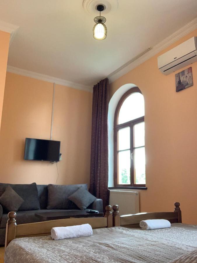 Hotel Kakhaberi Tetritskaro Екстериор снимка
