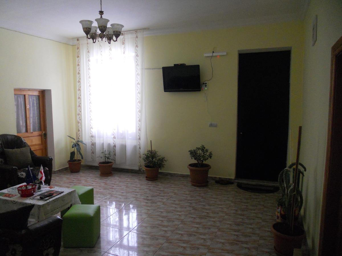 Hotel Kakhaberi Tetritskaro Екстериор снимка
