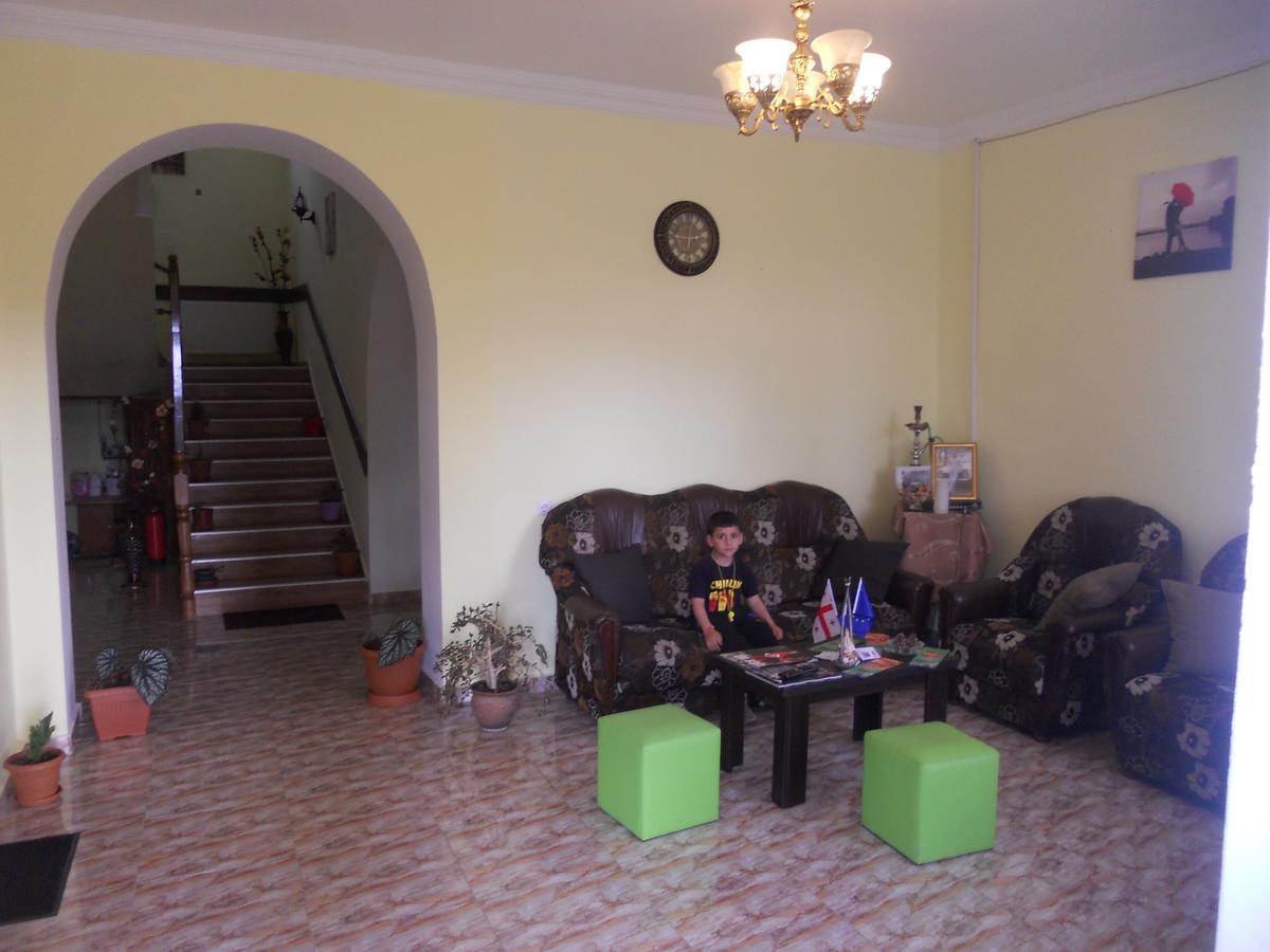 Hotel Kakhaberi Tetritskaro Екстериор снимка
