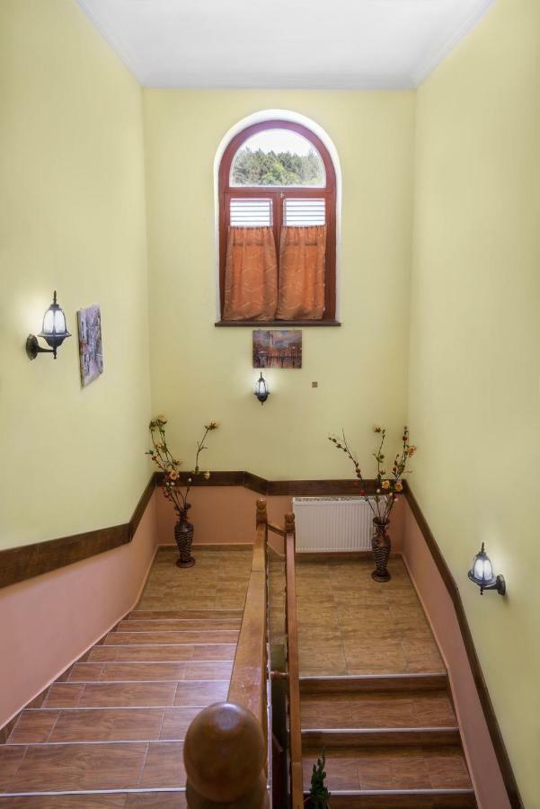 Hotel Kakhaberi Tetritskaro Екстериор снимка