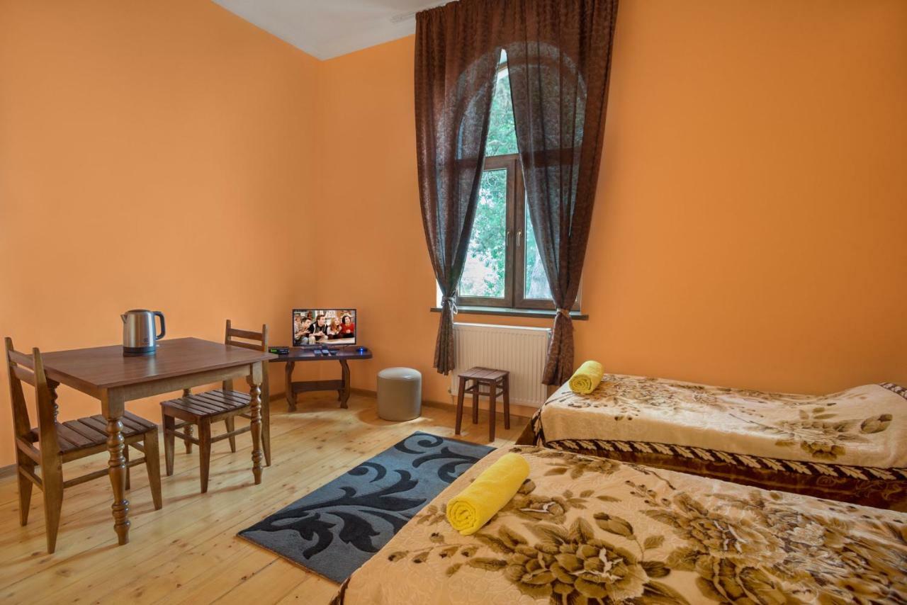 Hotel Kakhaberi Tetritskaro Екстериор снимка